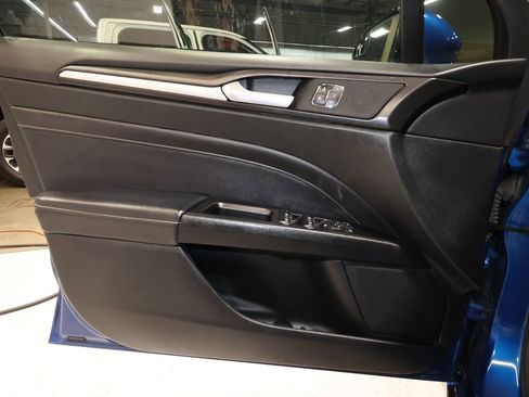 Used 2017 Ford Fusion Titanium FWD image 13