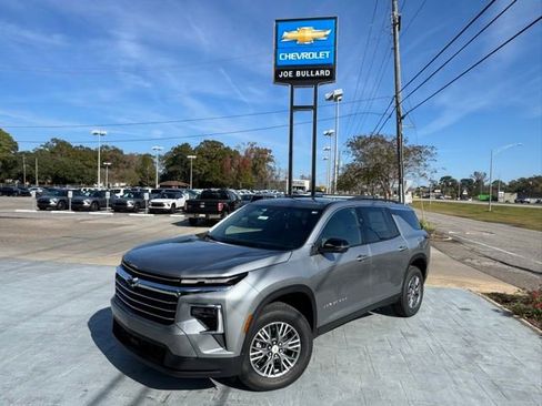 New 2026 Chevrolet Traverse LT w/ Driver Confidence Package image 1