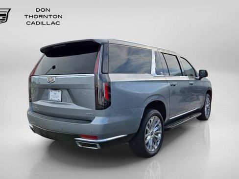 Used 2023 Cadillac Escalade ESV Premium Luxury AWD/4WD image 5
