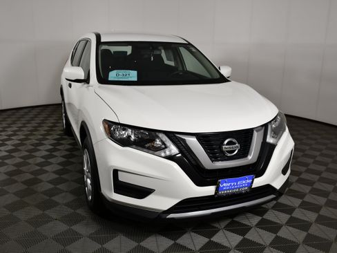 Used 2017 Nissan Rogue S AWD/4WD image 3