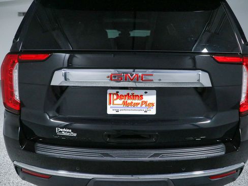 Used 2023 GMC Yukon XL SLT AWD/4WD image 8