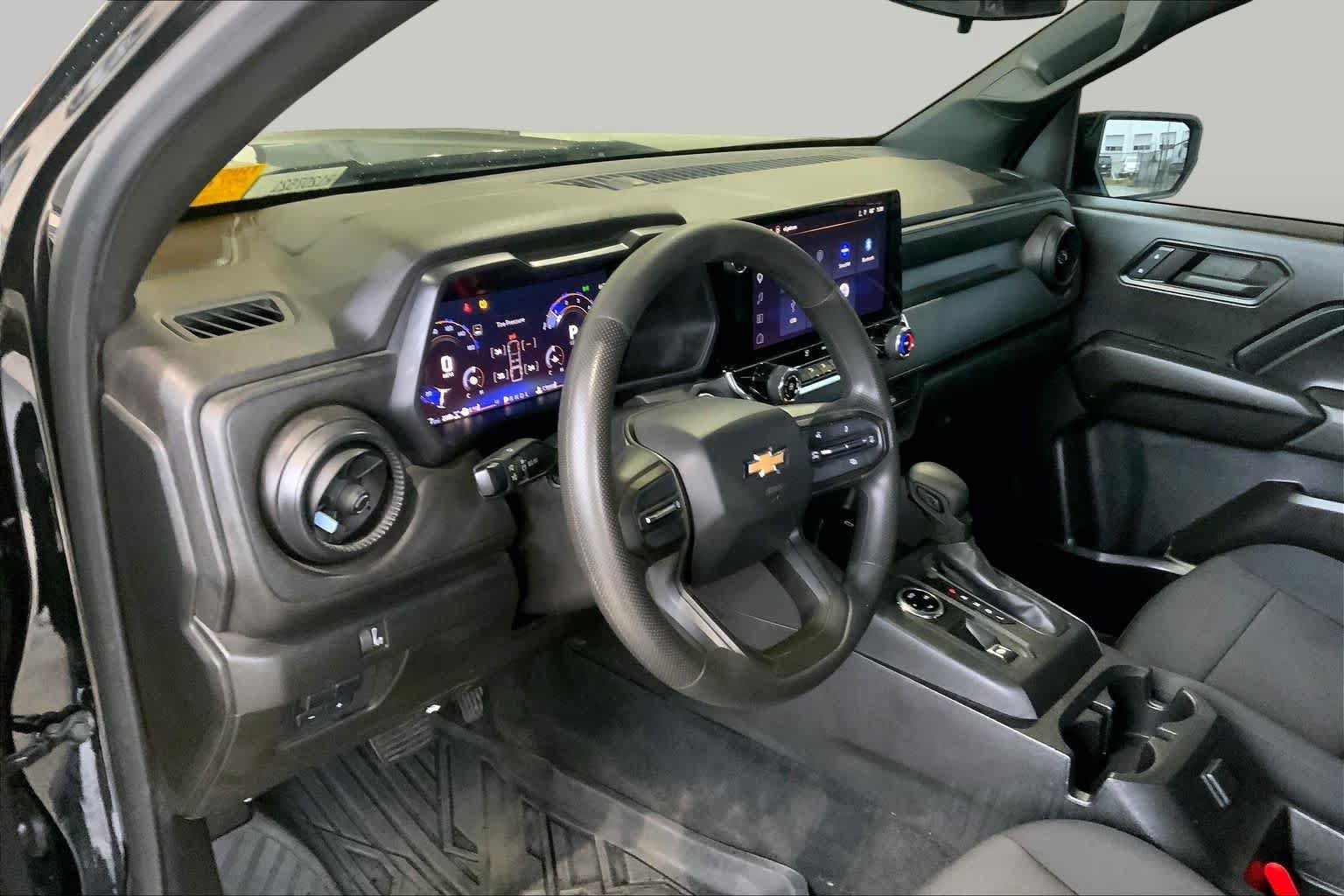 Used 2024 Chevrolet Colorado W/T w/ Advanced Trailering Package AWD/4WD image 17