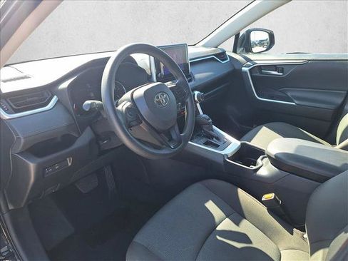 Used 2025 Toyota RAV4 XLE FWD image 9