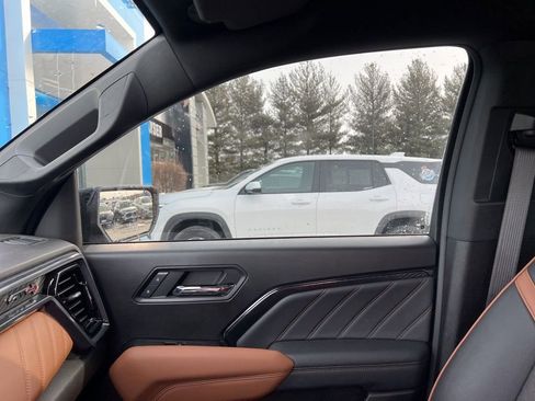 Used 2024 GMC Canyon AT4 w/ AT4 Premium Package image 20