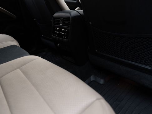 Certified 2025 Porsche Cayenne AWD/4WD image 35