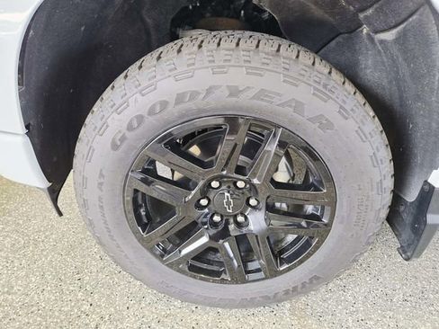 Used 2024 Chevrolet Silverado 1500 Custom w/ Dark Appearance Package image 13