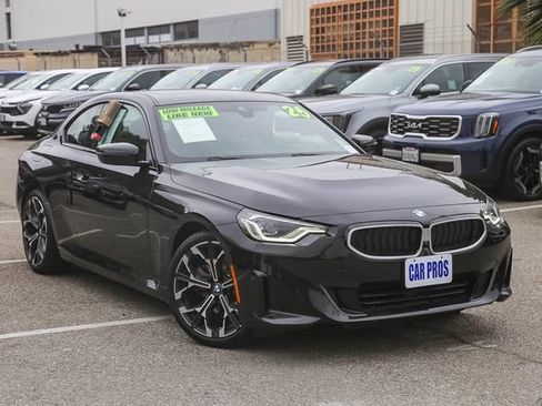 Used 2025 BMW 230i Coupe w/ Premium Package RWD image 2