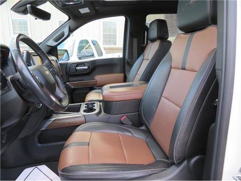 Used 2019 Chevrolet Silverado 1500 High Country w/ High Country Premium Package image 5