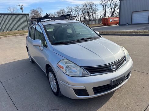 Used 2010 Nissan Versa 1.8 S image 2