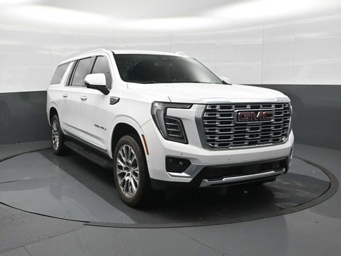 Used 2025 GMC Yukon XL Denali AWD/4WD image 2