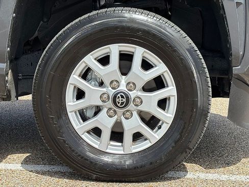 Used 2025 Toyota Tacoma SR5 AWD/4WD image 7
