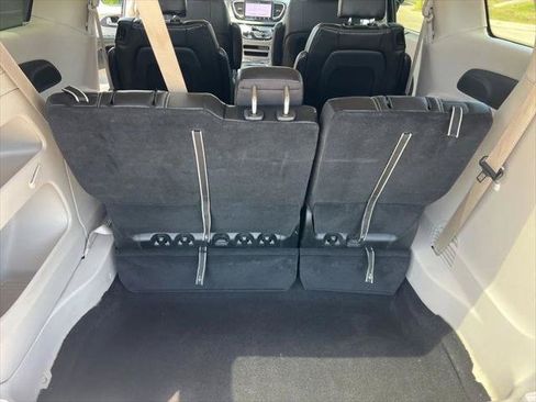 Certified 2023 Chrysler Pacifica Touring-L FWD image 30