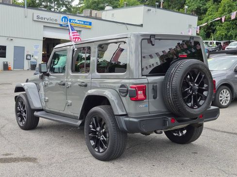 Used 2021 Jeep Wrangler Unlimited Sahara w/ Cold Weather Group AWD/4WD image 10