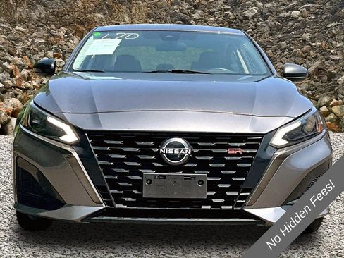 Used 2023 Nissan Altima 2.5 SR FWD image 3