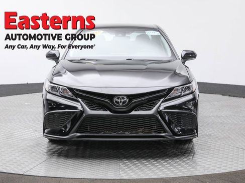 Used 2023 Toyota Camry SE image 2