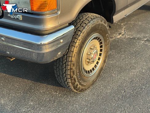 Used 1989 Ford F250 XL 2dr 4WD Standard Cab LB image 19