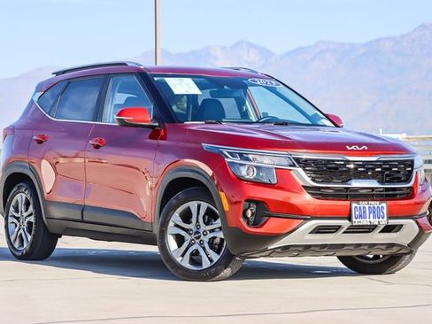 Certified 2023 Kia Seltos S FWD image 2