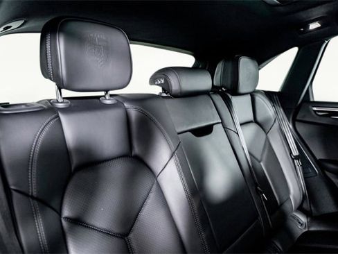 Used 2022 Porsche Macan S w/ Premium Package Plus image 32