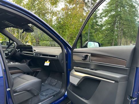 New 2026 Cadillac Vistiq Sport image 11