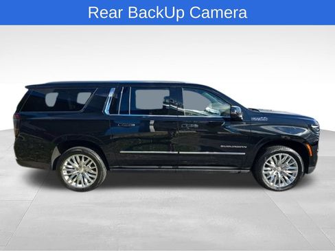 Used 2025 Chevrolet Suburban High Country AWD/4WD image 7