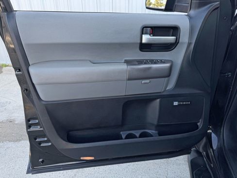 Used 2010 Toyota Sequoia Limited image 38