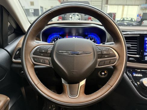 Used 2017 Chrysler Pacifica Limited w/ UConnect Theater Package FWD image 21