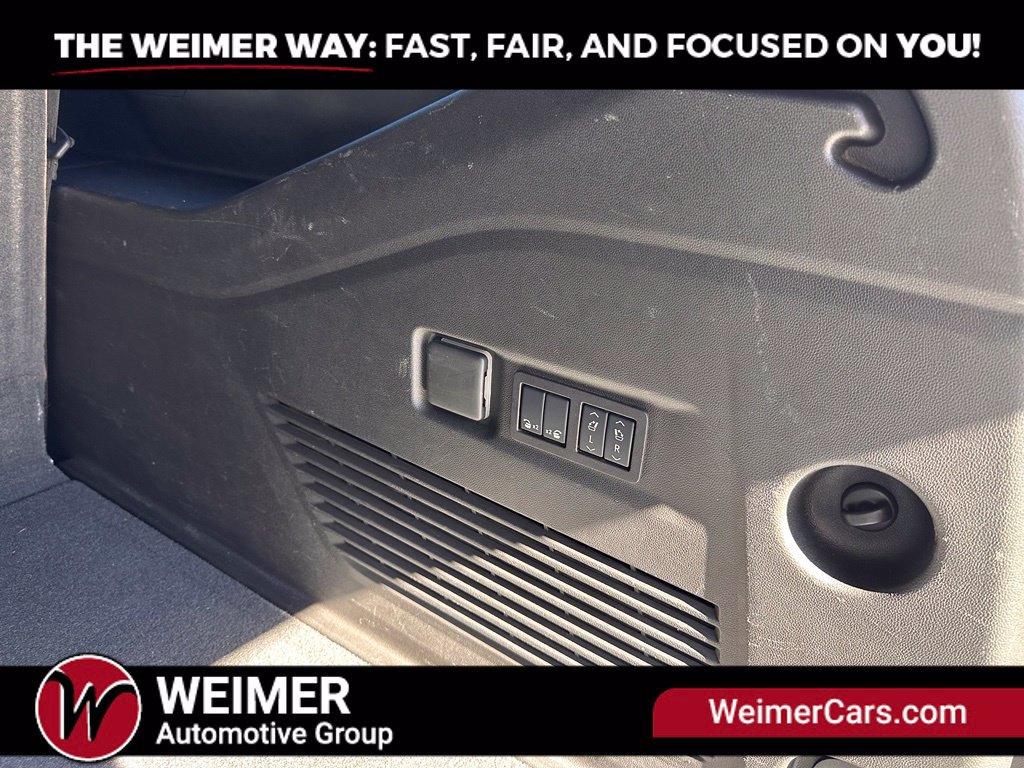 Used 2025 Chevrolet Suburban High Country AWD/4WD image 29