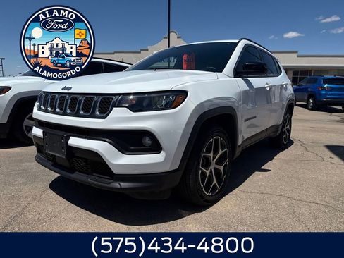 Used 2024 Jeep Compass Latitude image 1