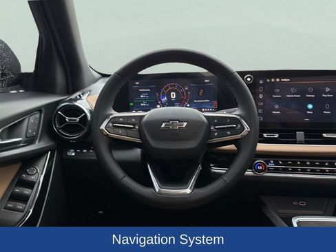 Used 2025 Chevrolet Equinox ACTIV w/ Safety and Technology Package AWD/4WD image 8
