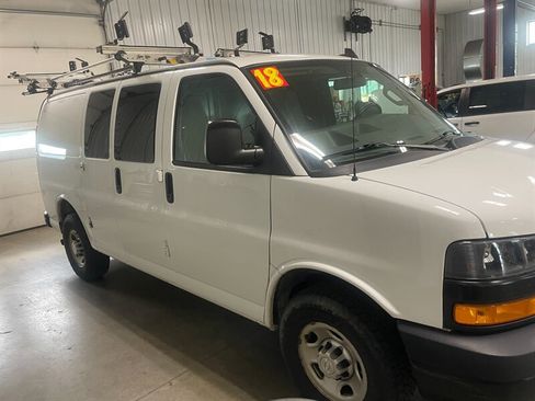 Used 2018 Chevrolet Express 3500 w/ Driver Convenience Package RWD image 5