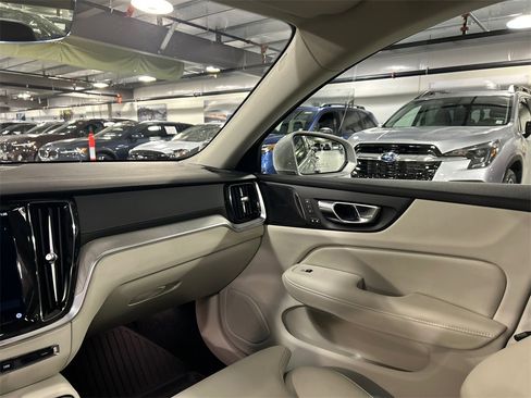 Certified 2023 Volvo S60 T8 Ultimate image 23