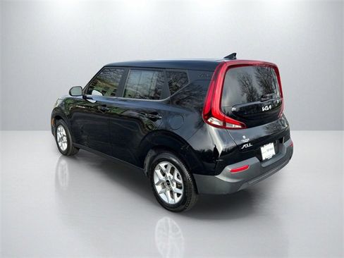 Certified 2022 Kia Soul LX w/ Technology Package image 5