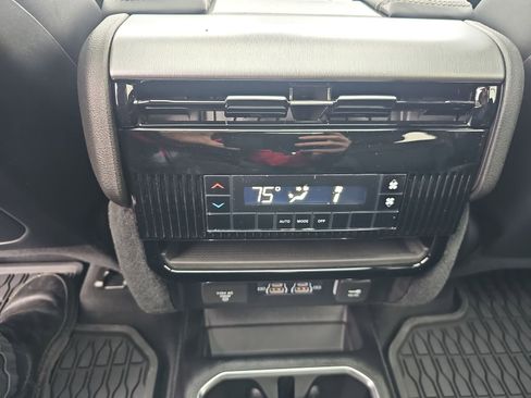 New 2026 Jeep Grand Wagoneer 4WD image 22