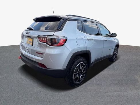 Used 2026 Jeep Compass Trailhawk AWD/4WD image 3