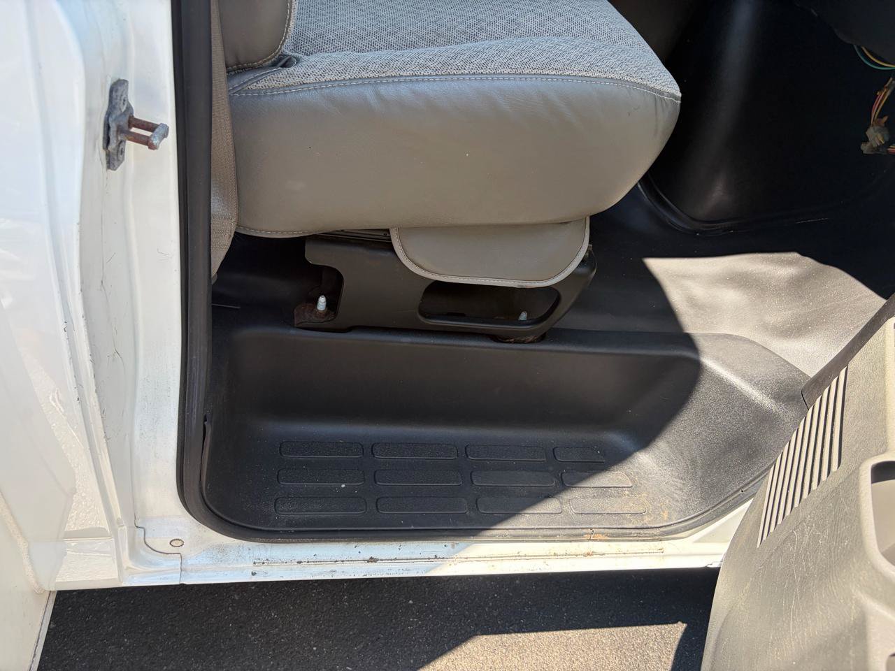 Used 2016 Chevrolet Express 3500 RWD image 26