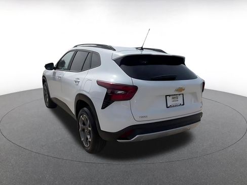 Used 2025 Chevrolet Trax LT image 11