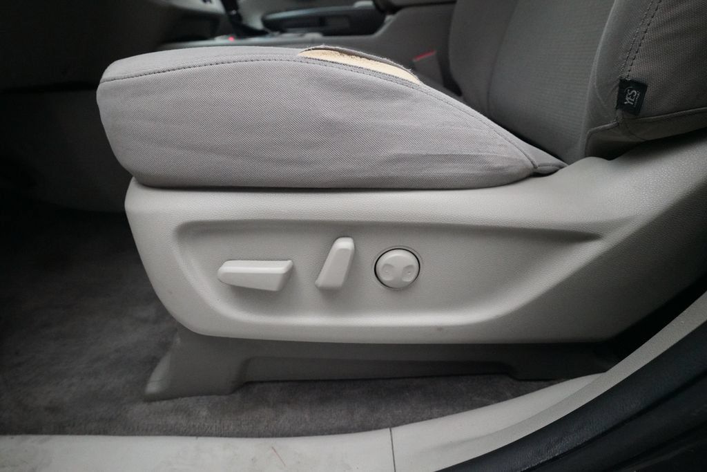 Used 2016 Kia Sedona LX FWD image 28