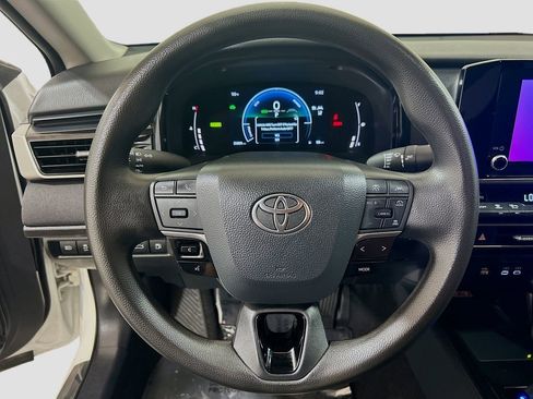 Used 2025 Toyota Camry LE w/ Convenience Package FWD image 8