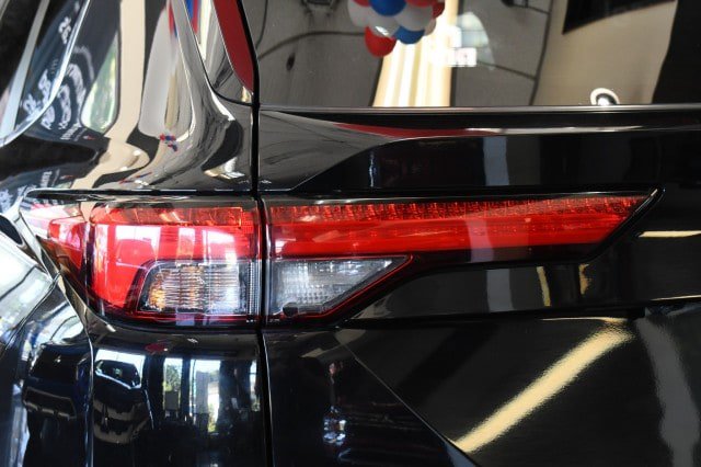 Used 2024 Mitsubishi Outlander ES AWD/4WD image 11