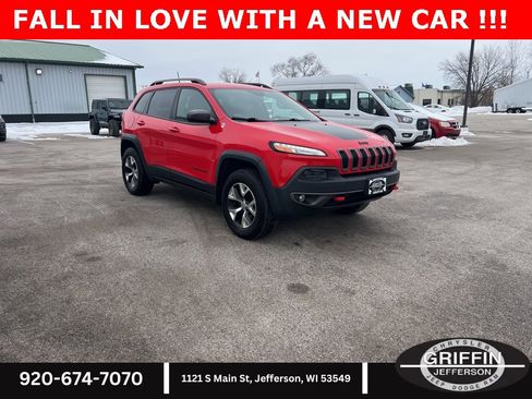 Used 2017 Jeep Cherokee Trailhawk w/ Cold Weather Group image 6