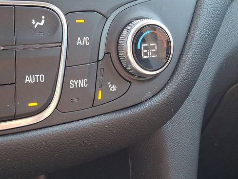 Used 2023 Chevrolet Equinox LT FWD image 23