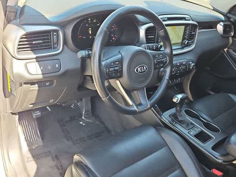 Used 2017 Kia Sorento SX image 10