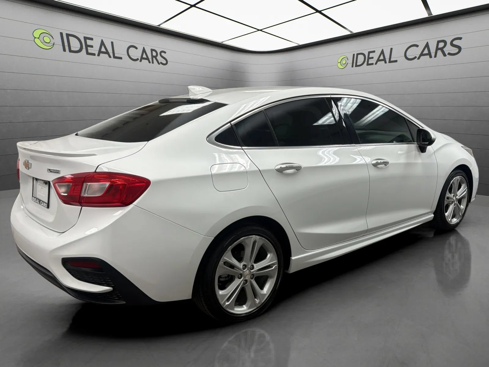 Used 2017 Chevrolet Cruze Premier w/ RS Package FWD image 5