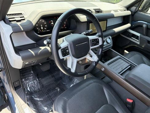 Used 2024 Land Rover Defender 110 X-Dynamic SE AWD/4WD image 2