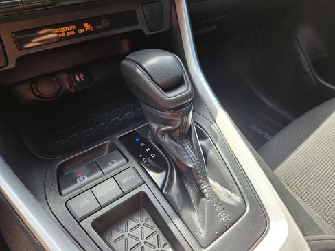 Used 2019 Toyota RAV4 LE w/ All Weather Liner Package FWD image 32