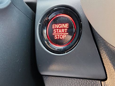 Used 2025 Honda HR-V LX image 17