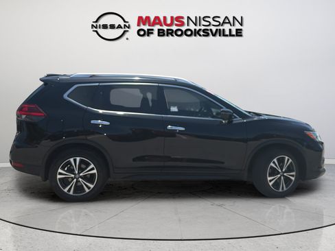 Used 2019 Nissan Rogue SV w/ Premium Package FWD image 14