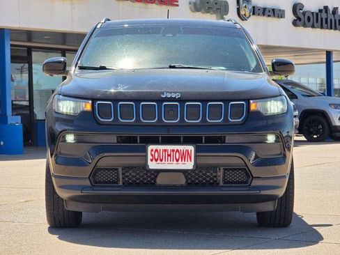 Certified 2022 Jeep Compass Latitude w/ Sun and Sound Group AWD/4WD image 2