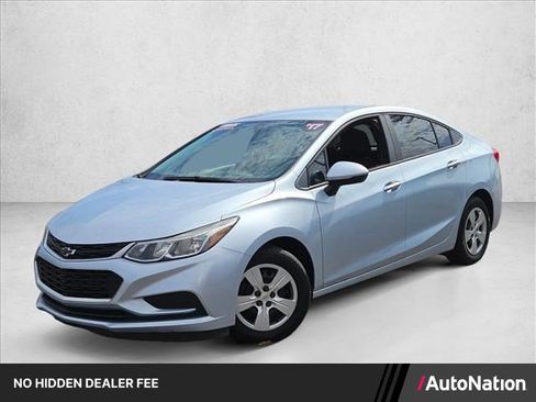 Used 2017 Chevrolet Cruze LS FWD image 1