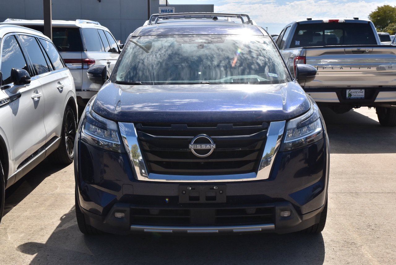 Used 2022 Nissan Pathfinder Platinum w/ Lighting Package (N93) AWD/4WD image 3